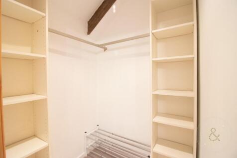 Walk-in Wardrobe.jpg