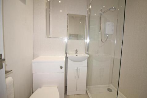 Shower room 1.jpg