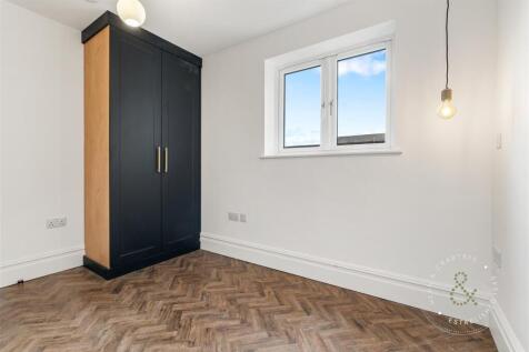 Cathedral Road Aprts, Seven, HernCrabtree  (4).jpg