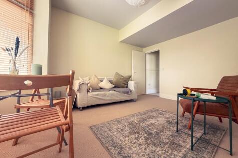 Call 02920 668585 to secure your viewing _4