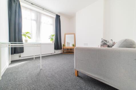 Call 02920 668585 to secure your viewing _3