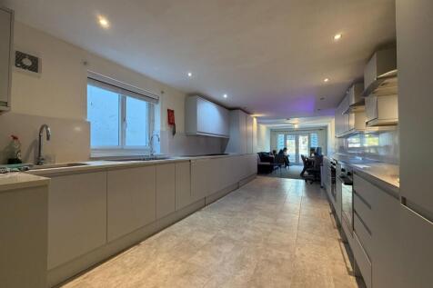 Call 02920 668585 to secure your viewing _2