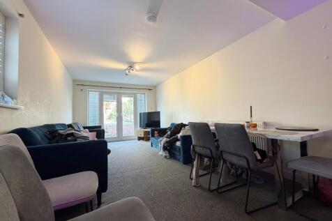 Call 02920 668585 to secure your viewing _3