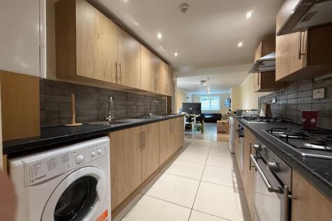 Call 02920 668585 to secure your viewing _19