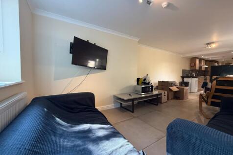 Call 02920 668585 to secure your viewing _21