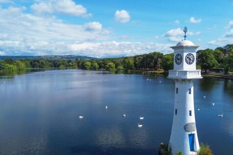 Roathpark lighthouse onto lake