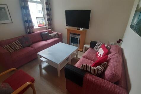 NO 1 80 Dogf - Living room 2