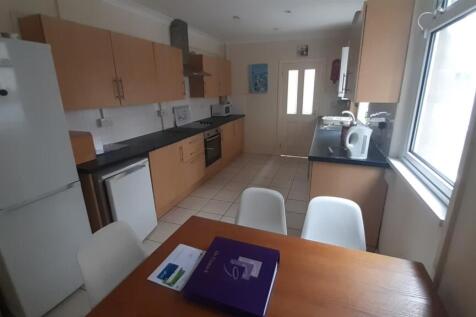 No 4 80 Dogf - Kitchen 2