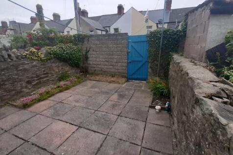 No 19 80 Dogf - Rear Garden