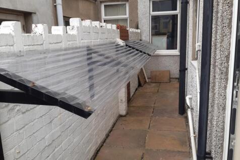 NO 20 80 Dogf - covered bike storage 1