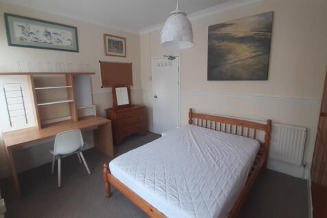 NO 6 80 Dogf - Bedroom One 2