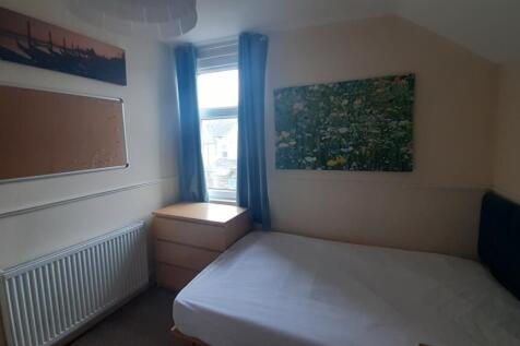 NO 12 80 Dogf - Bedroom Three 2