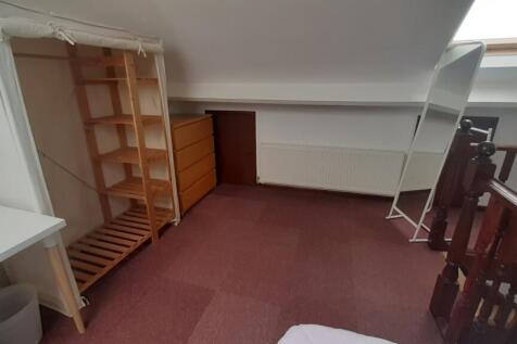 No 8 80 Dogf - Loft bedroom 3