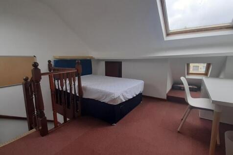 No 7 80 Dogf - Loft bedroom 1