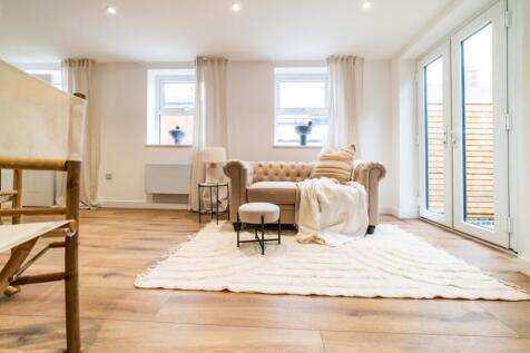 Lrg_Award-winning Media team on EVERY Listing_4