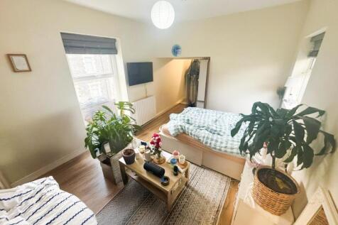 Call 02920 668585 to secure your viewing _3