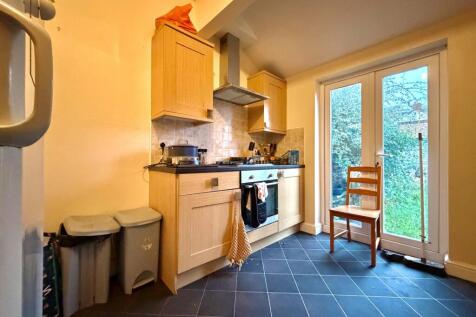 Call 02920 668585 to secure your viewing _10