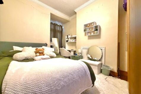 Call 02920 668585 to secure your viewing _6