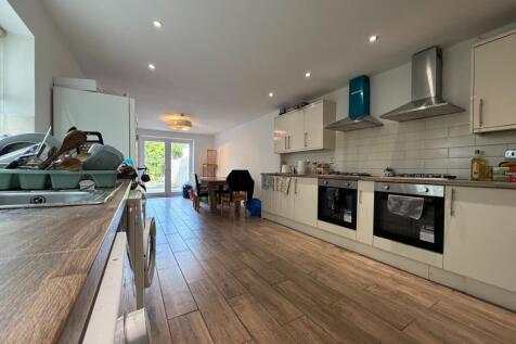 Call 02920 668585 to secure your viewing _2