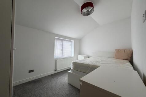 Call 02920 668585 to secure your viewing _12