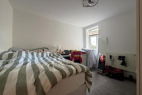 Call 02920 668585 to secure your viewing _18