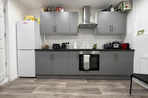 Call 02920 668585 to secure your viewing _7