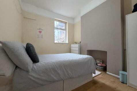 Call 02920 668585 to secure your viewing _4