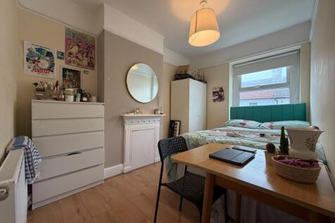 Call 02920 668585 to secure your viewing _13