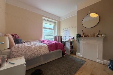 Call 02920 668585 to secure your viewing _15