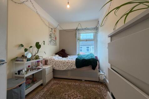 Call 02920 668585 to secure your viewing _17