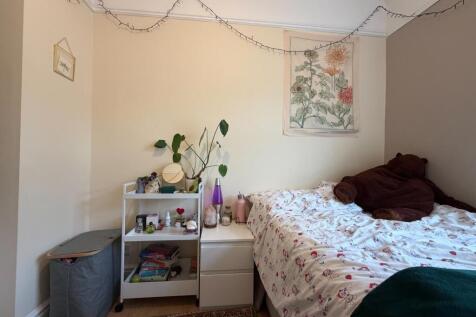 Call 02920 668585 to secure your viewing _18