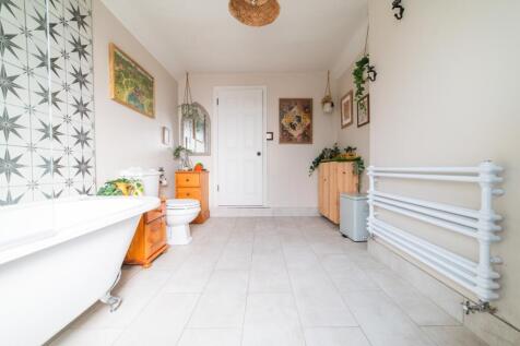 Call 02920 668585 to secure your viewing_15