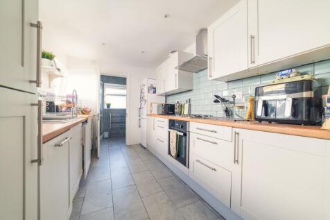 Call 02920_454555 to secure your viewing_9