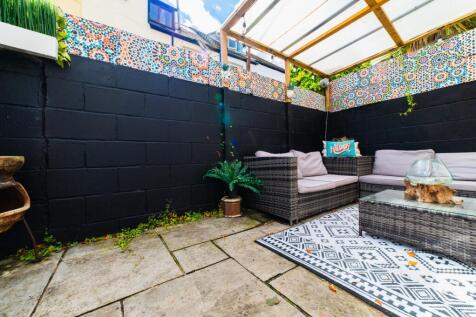 Call 02920 454555 to secure your viewing_37