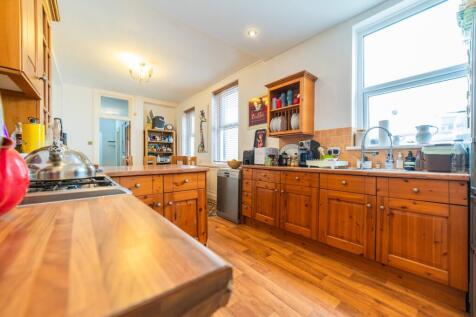 Call 02920 454555 to secure your viewing_9