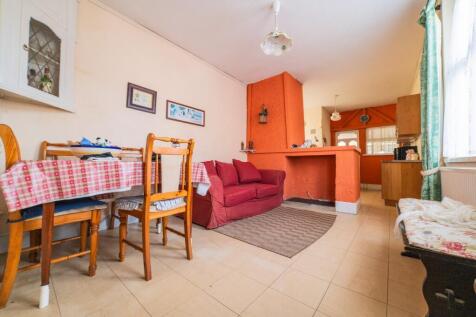 Call 02920 454555 to secure your viewing_18