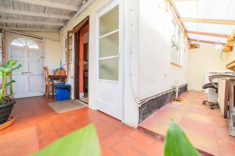 Call 02920 454555 to secure your viewing_27