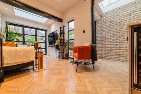 Award-winning Media team on EVERY Listing_16