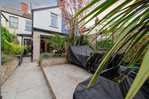 Award-winning Media team on EVERY Listing_30