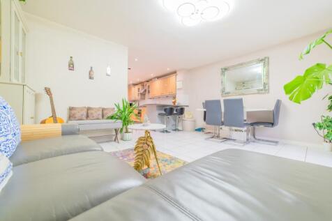 Award-winning Media team on EVERY Listing_5