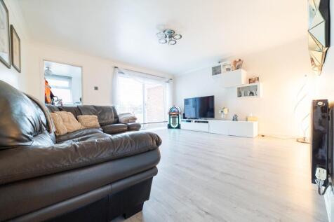 Award-winning Media team on EVERY Listing_14