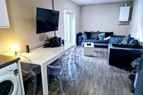 Living Room.jpg