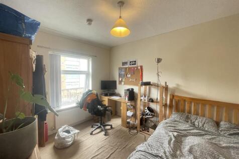 Bedroom 4 (First Floor)