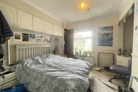 Bedroom 5 (First Floor with en-suite)