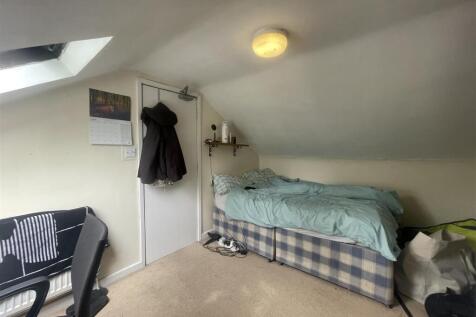 Bedroom 6 (Second Flor)