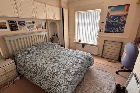 Bedroom (First Floor with En-suite)