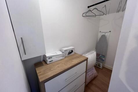 B2 Wardrobe