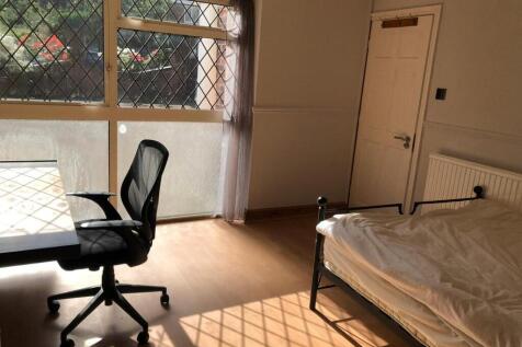17A bed 2b.jpg
