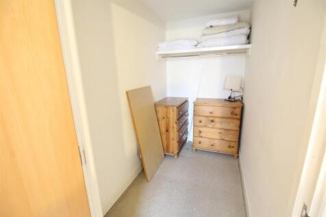 walk in wardrobe.JPG