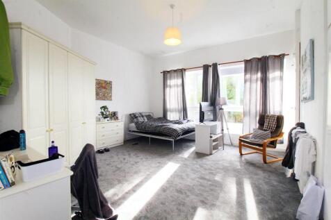 Bedroom 1.jpg
